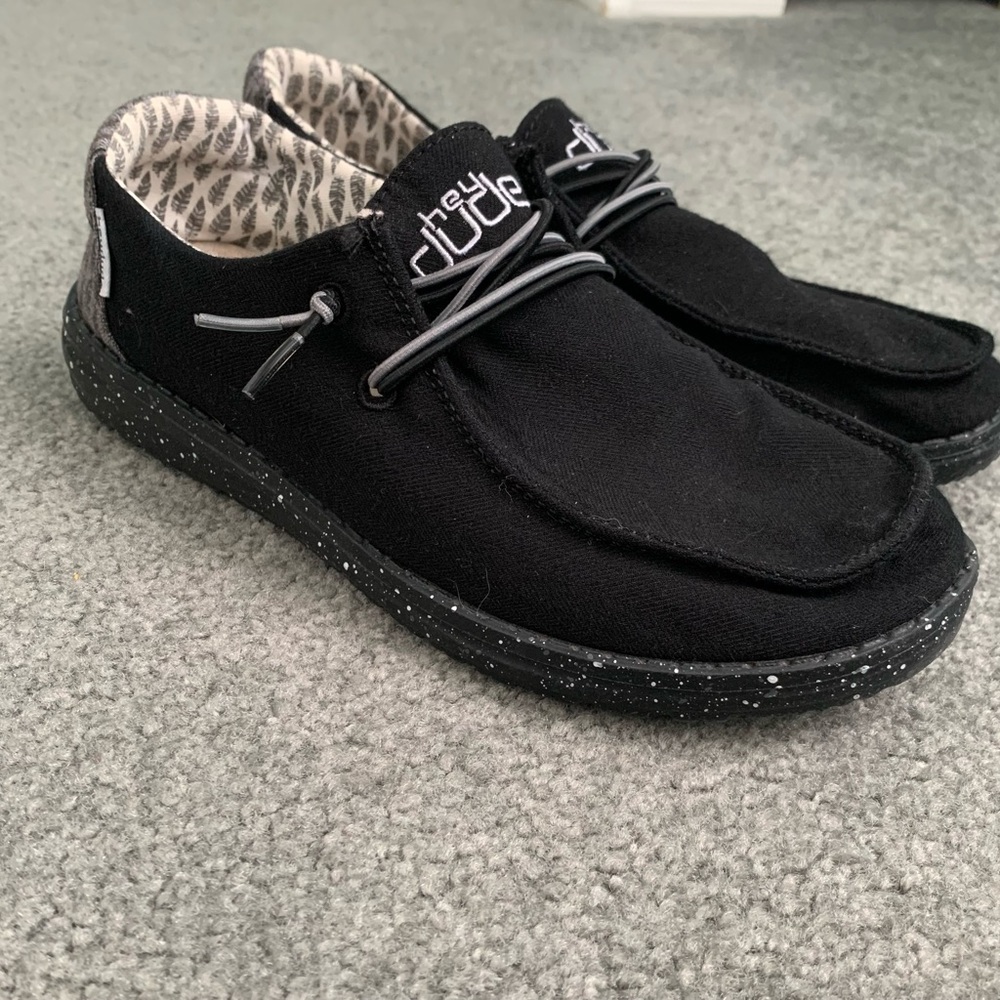 Hey Dude (Women’s Size 7)